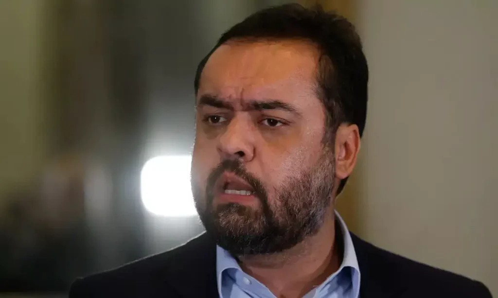 PF faz operação contra Cláudio Castro em investigação bilionária do Banco Master