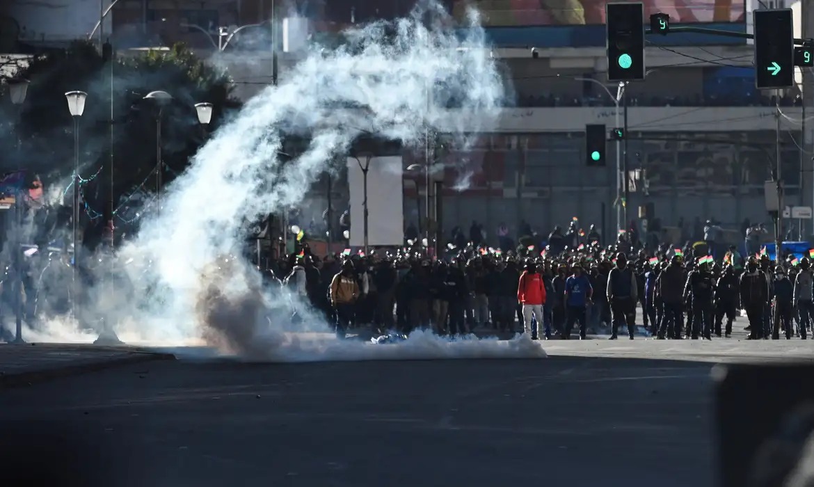 Revolta popular amplia crise política na Bolívia