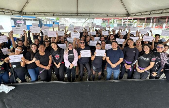 Curso gratuito para mulheres reforça segurança e autoestima em Manaus