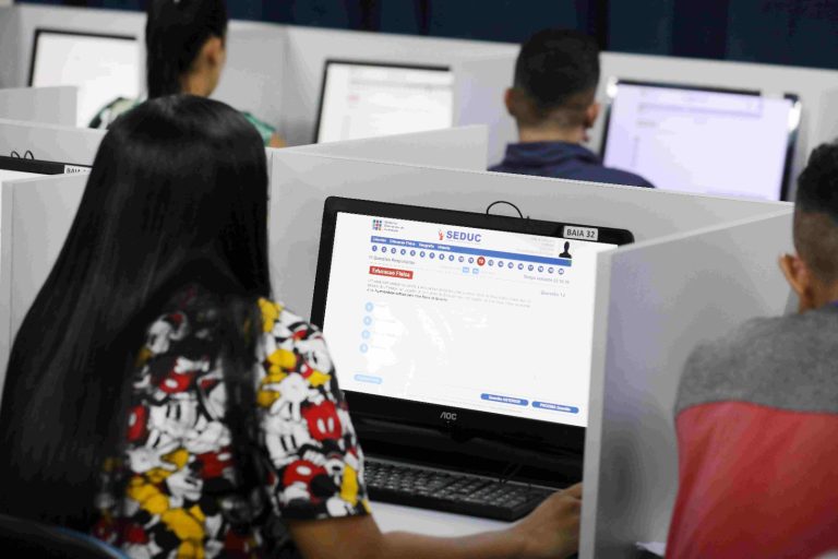 Provão Eletrônico oferece milhares de vagas
