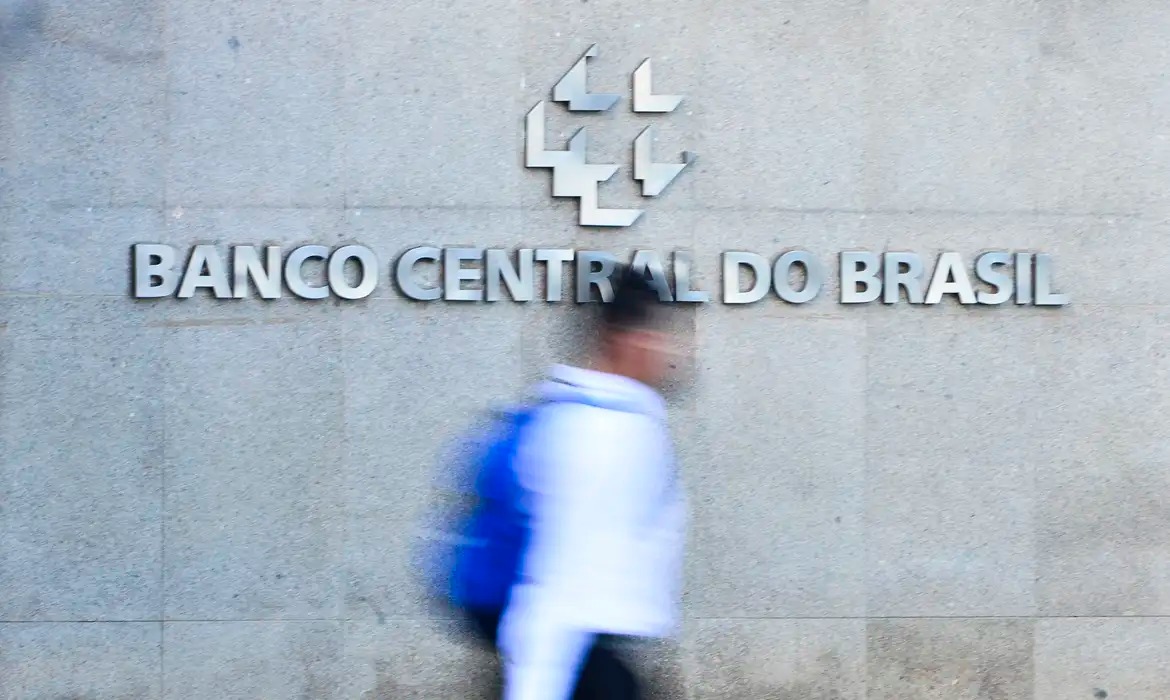 Expectativa para o dólar permanece estável no Focus