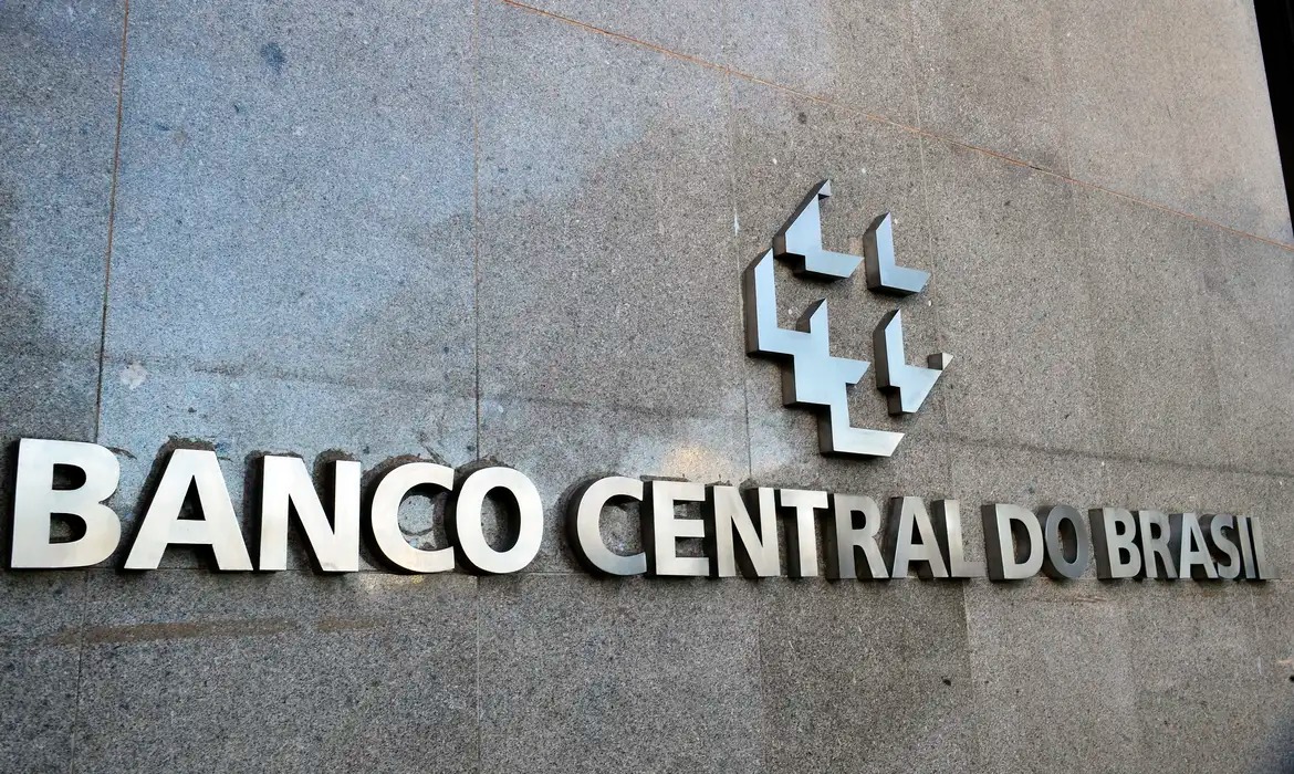 Economia enfrenta pressão com juros altos