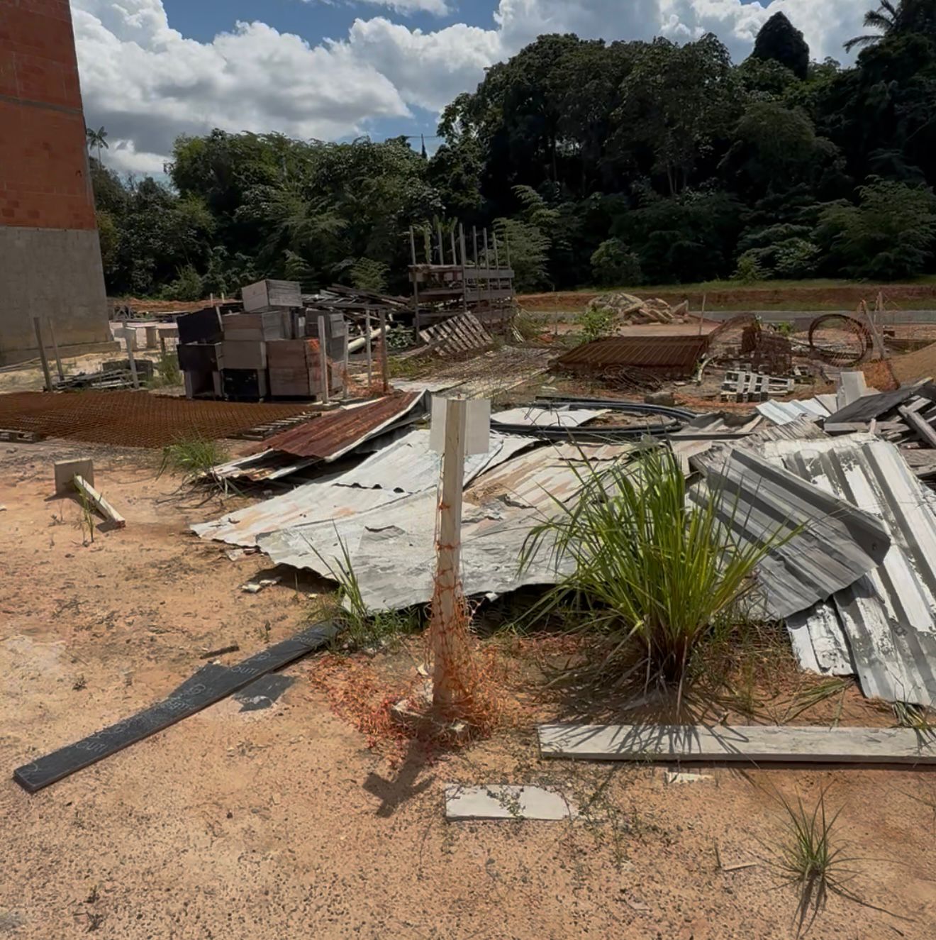 David Almeida questiona andamento de obra do Prosamin+ na Sharp em Manaus
