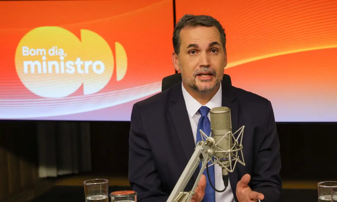 Governo reforça economia com petróleo