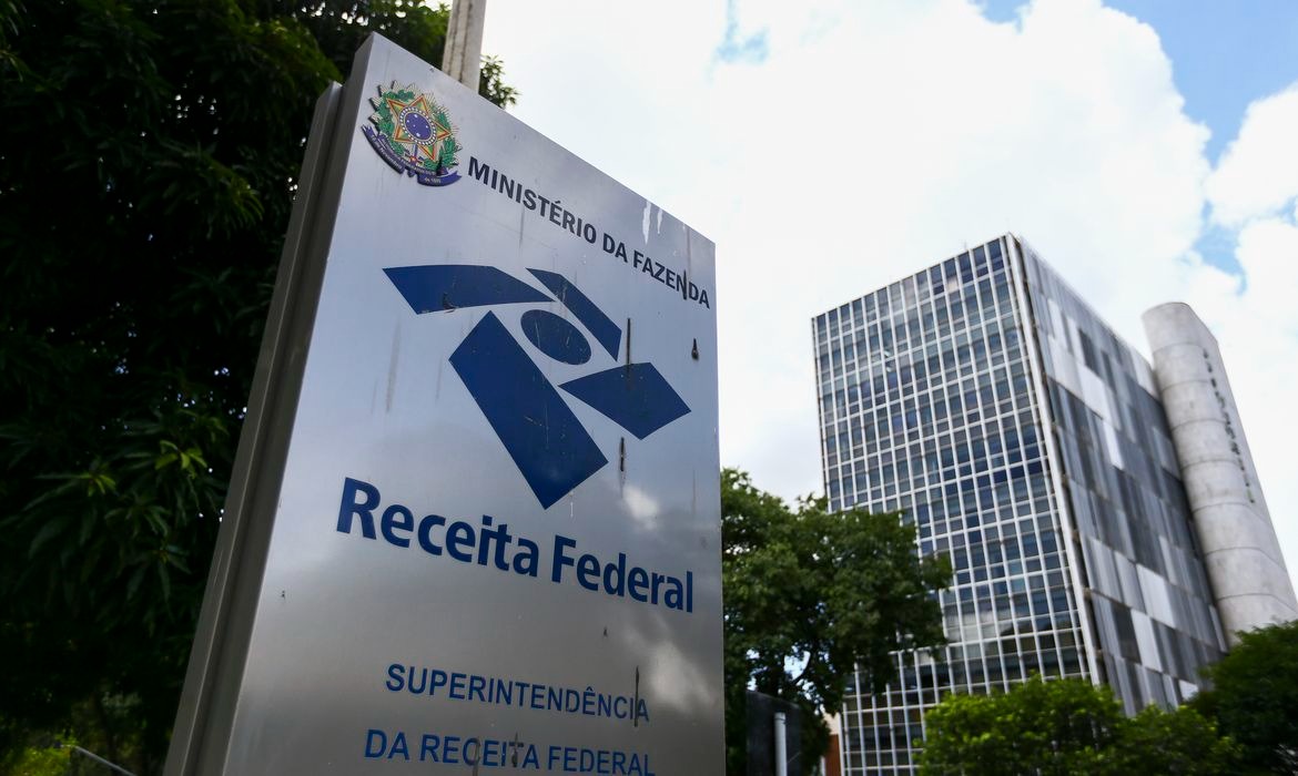 Restituição recorde movimenta economia