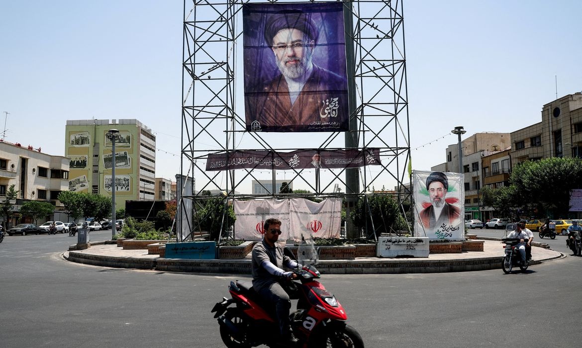 Ali Khamenei e o simbolismo do funeral no Irã