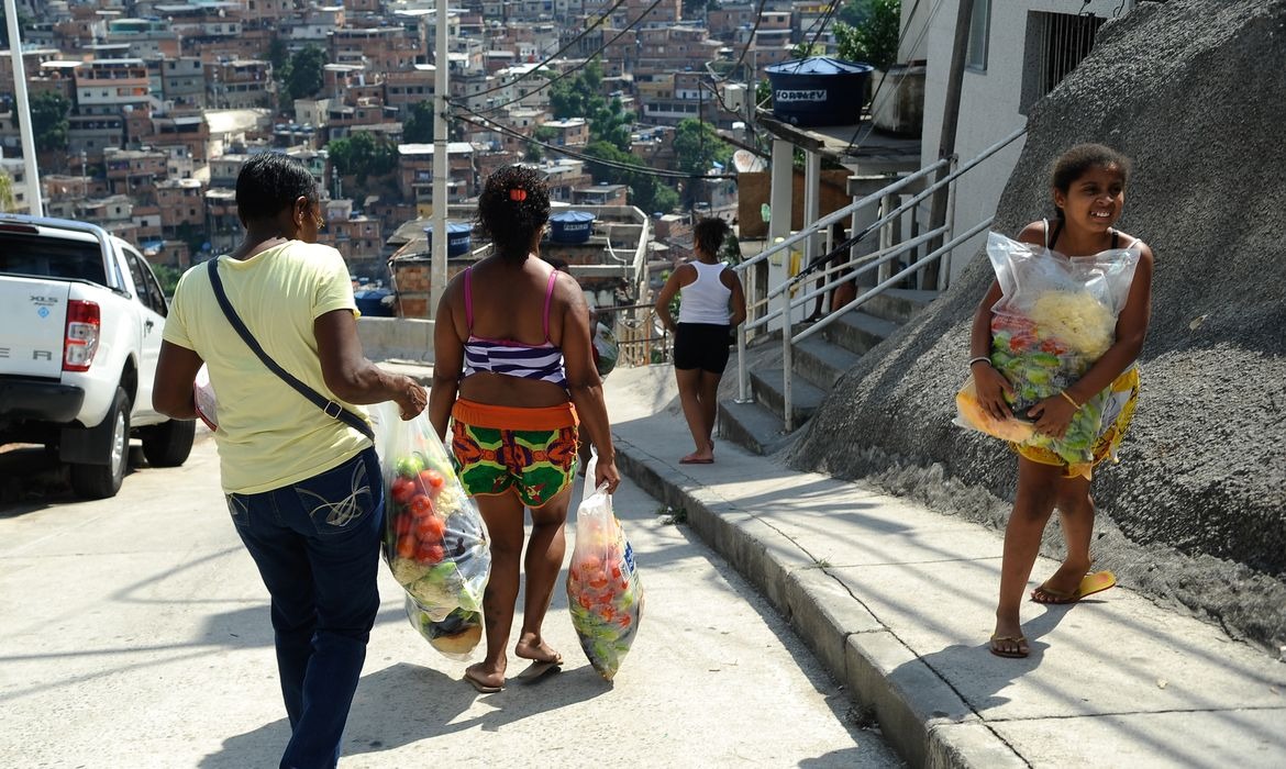 Brasil reforça combate à pobreza e à fome