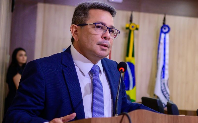 Ausência de Tadeu de Souza domina os bastidores da política amazonense