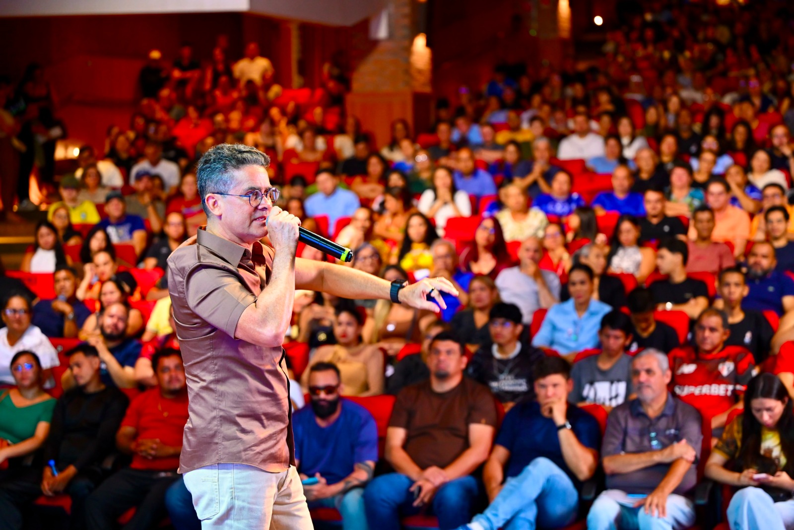 David Almeida promove encontro com representantes da cultura