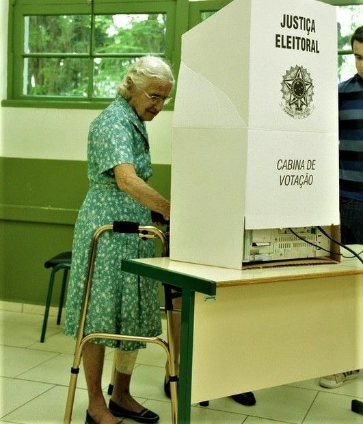 Eleitorado acima de 60 anos ganha peso nas eleições