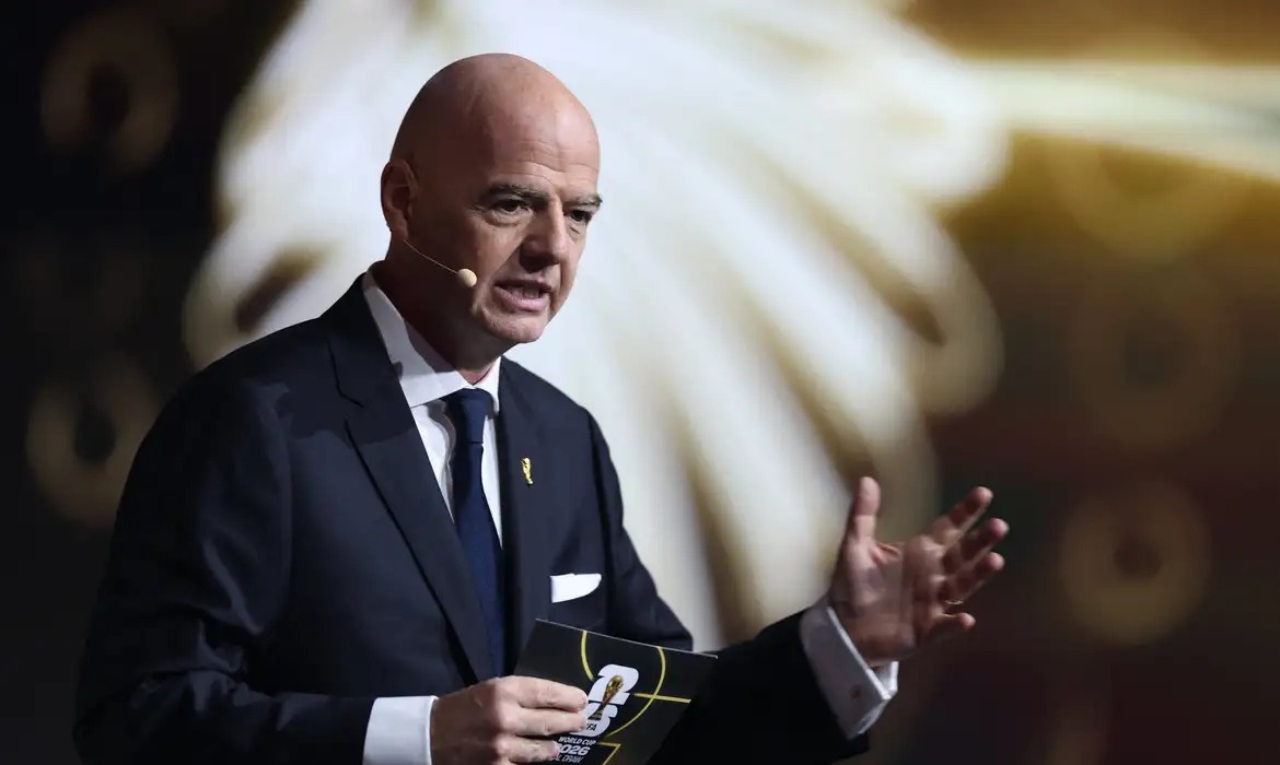 Copa com 64 seleções coloca futuro do futebol em debate