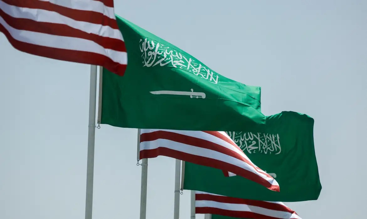 Parceria nuclear entre EUA e Arábia Saudita reforça aliança estratégica