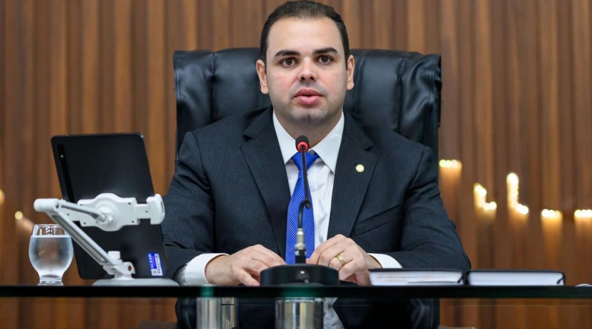 Governo é cobrado por pagamentos atrasados de bolsas da UEA