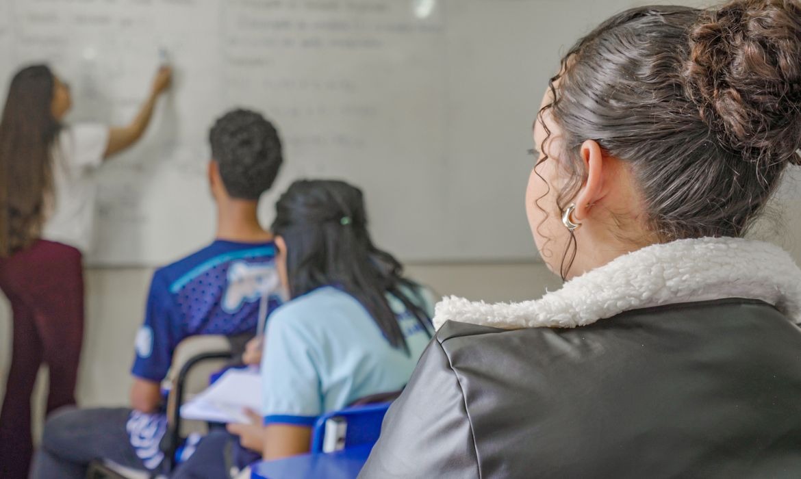 Gravidez na adolescência amplia desigualdades sociais no Brasil