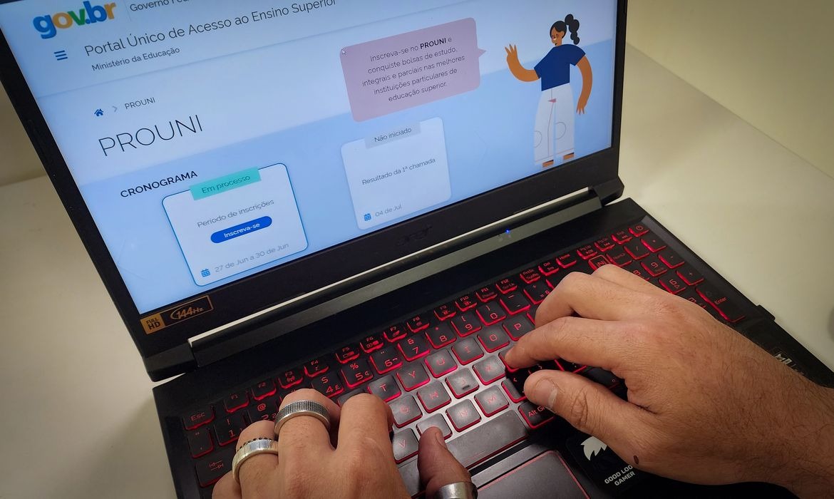 Prouni: comprovação é necessária para efetivar bolsa