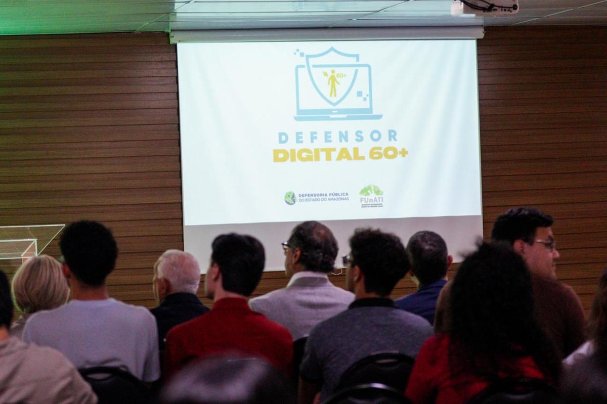 Defensor Digital 60+ já formou 50 alunos em Manaus