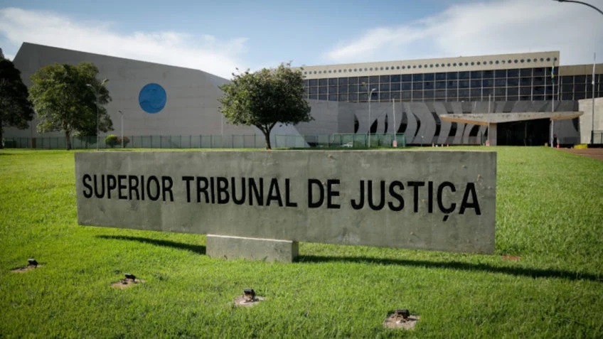 Herman Benjamin libera sanções do MEC