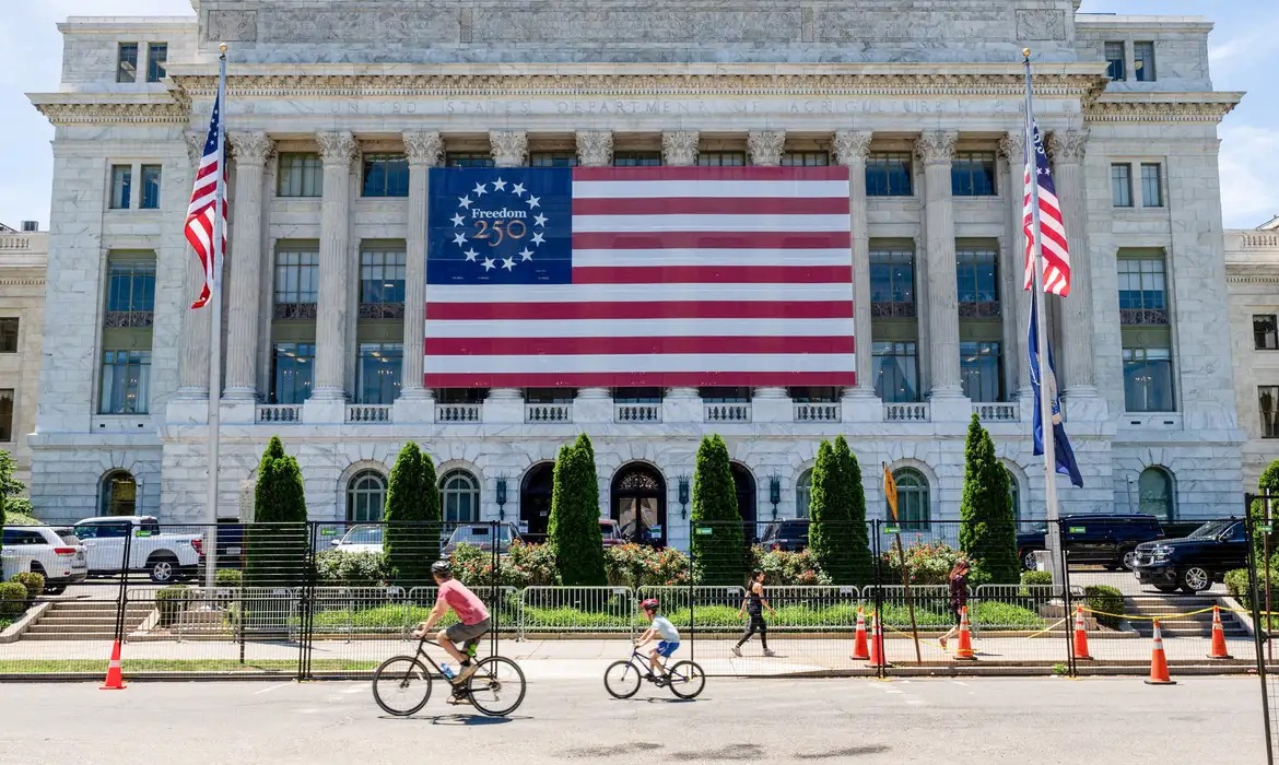 Dívida dos EUA cresce nos governos Trump e Biden