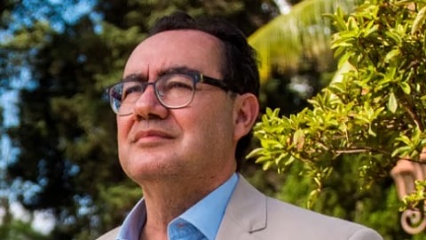Cury busca espaço fora da polarização