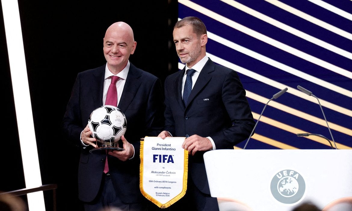 UEFA mantém pressão sobre a FIFA