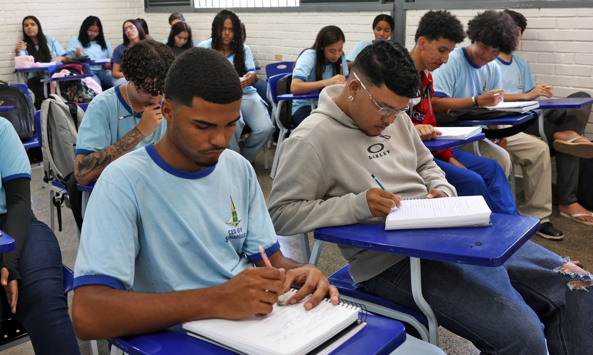 Pé-de-Meia pode pagar até R$ 9,2 mil