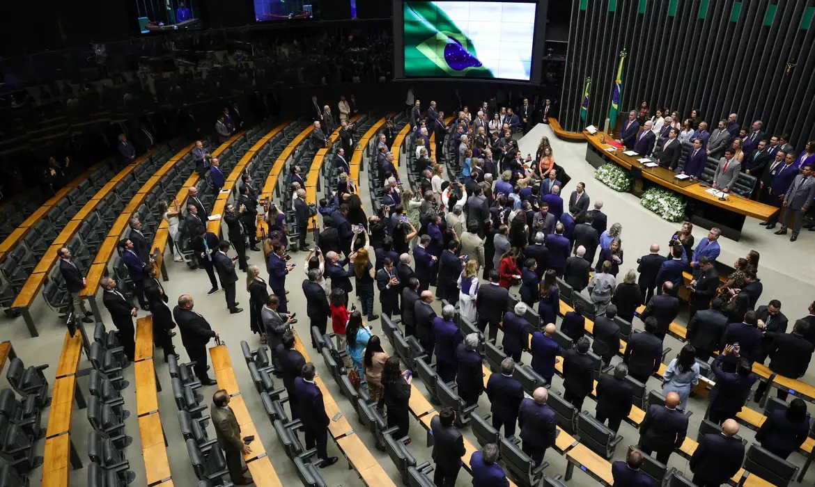 Taxa das blusinhas: entenda a MP 1.357