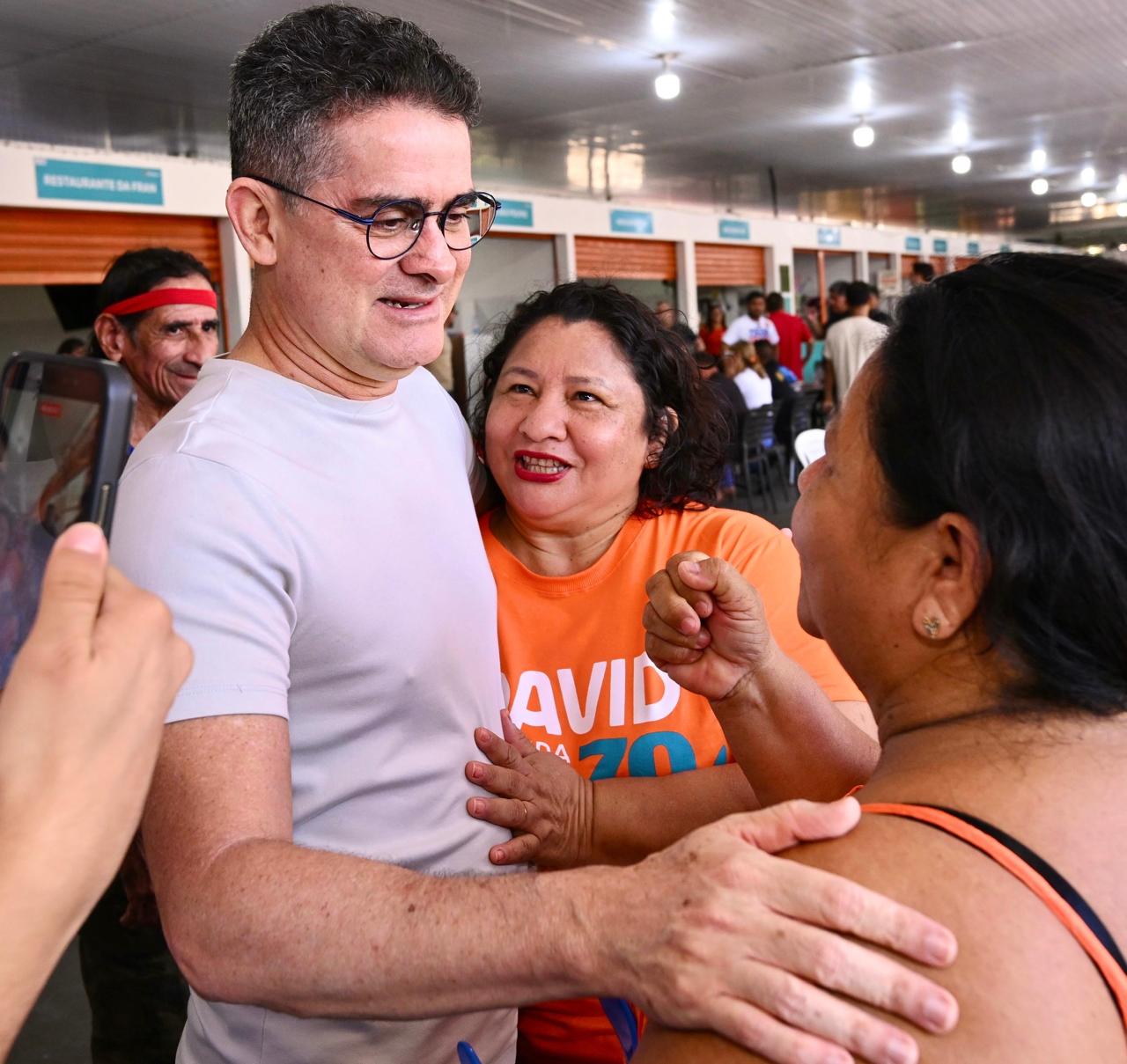 David Almeida visita Feira do Jardim dos Barés