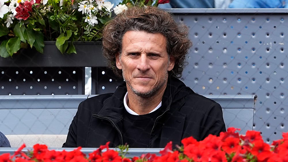Forlán assume Uruguai após eliminação na Copa