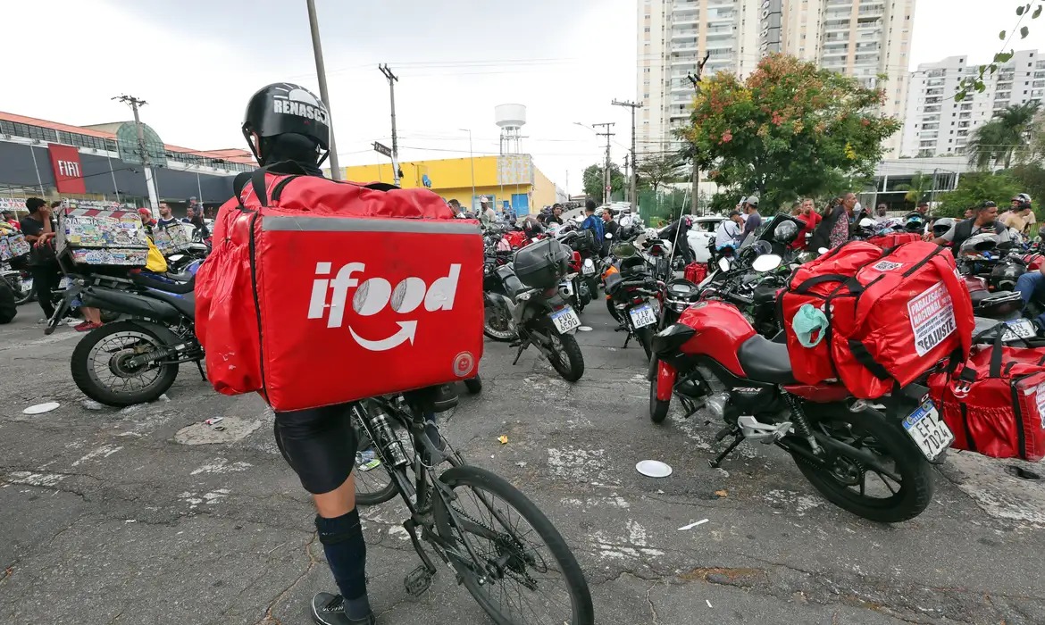 Trabalho por conta própria predomina entre plataformizados