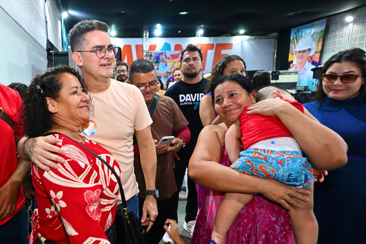 David Almeida propõe ações para mães atípicas e autonomia econômica das mulheres