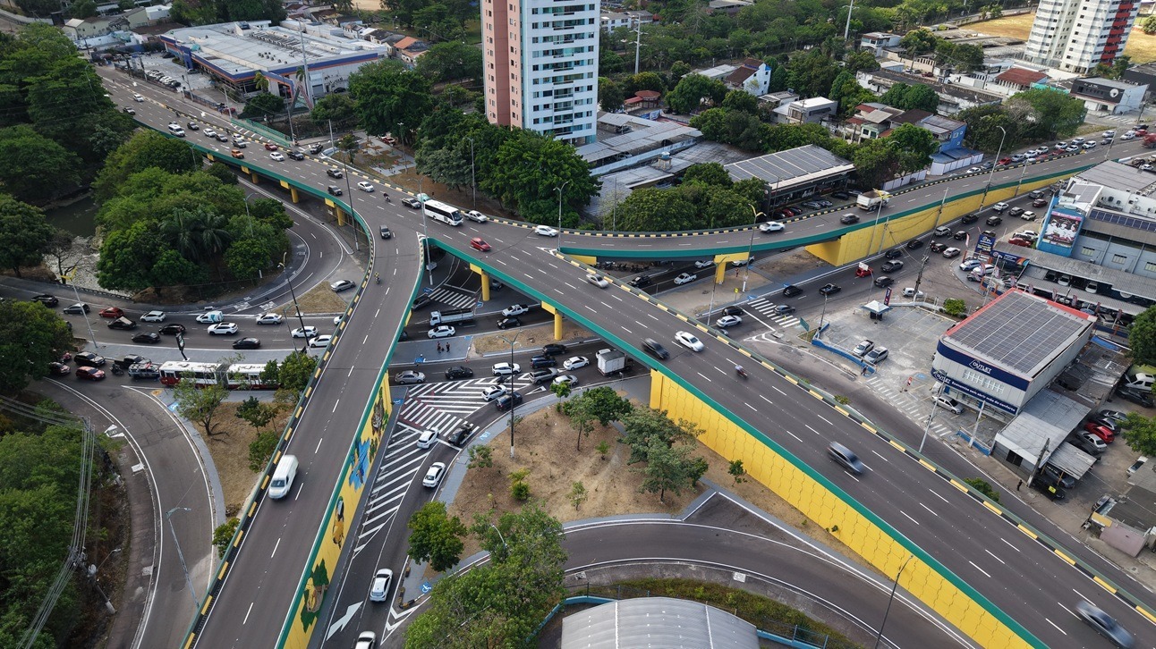 Viaduto no Parque 10 recebe intervenções de recuperação e sinalização