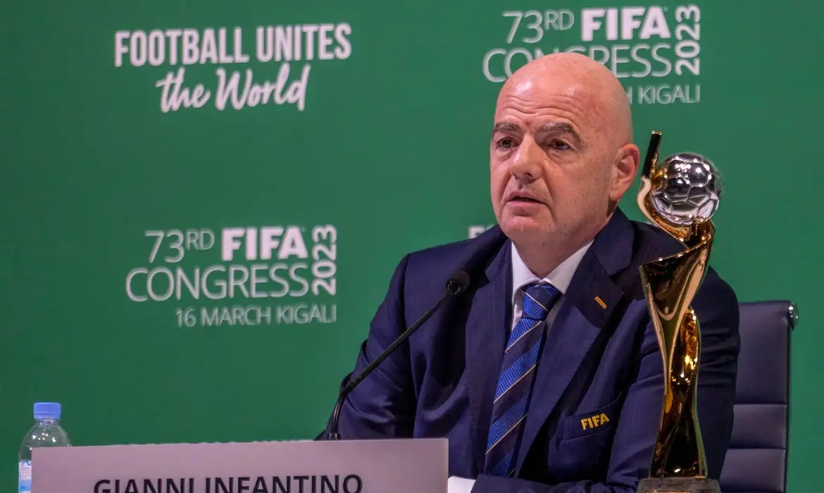 França questiona gestão de Infantino e retira apoio antes da eleição de 2027