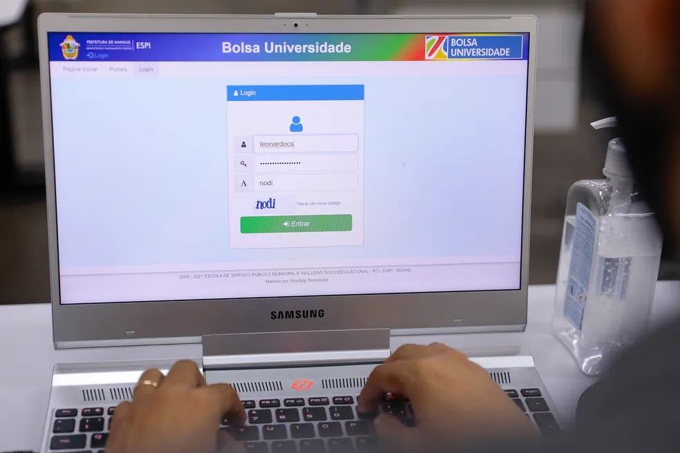 Bolsa Universidade 2027 incentiva formação profissional e ingresso no mercado de trabalho