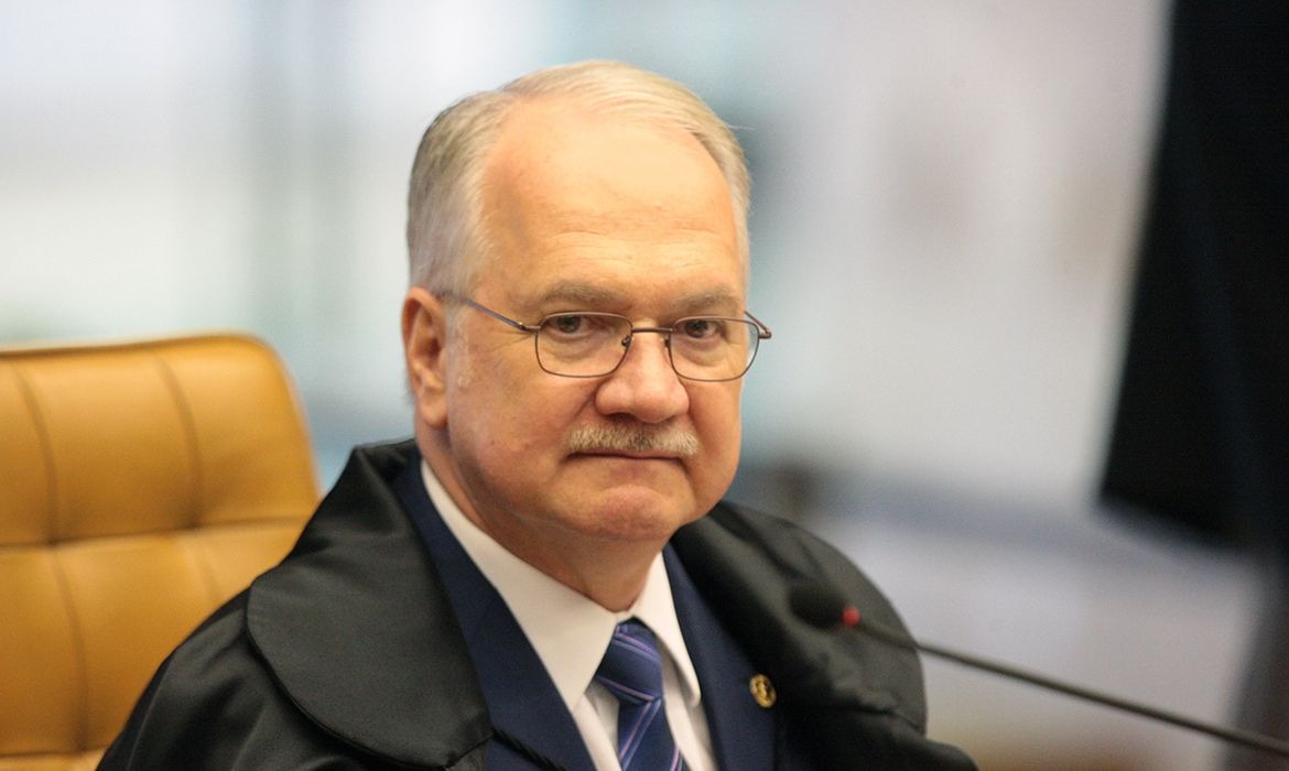 Banco Master: Fachin aumenta pressão por transparência em investigação no STF