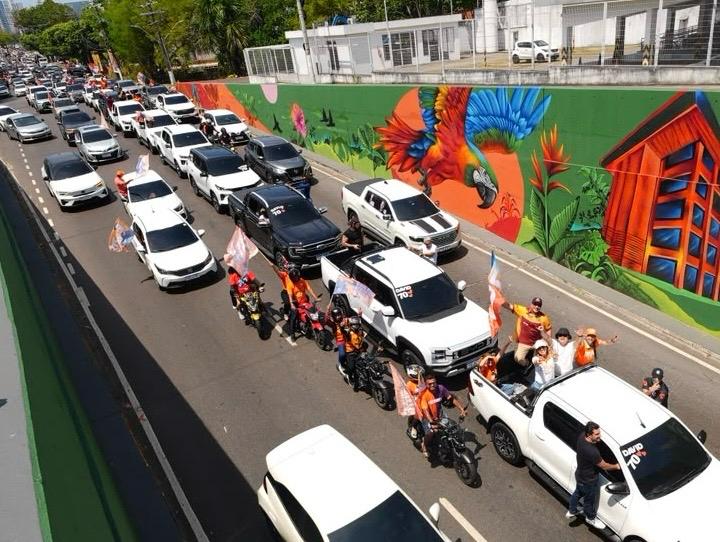 Carreata de David Almeida sai da Avenida São Jorge e percorre Manaus