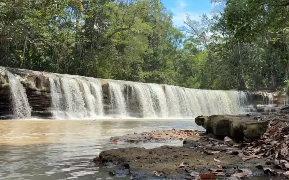 Sedimentos alteram aparência da Cachoeira Natal e caso é apurado no Amazonas