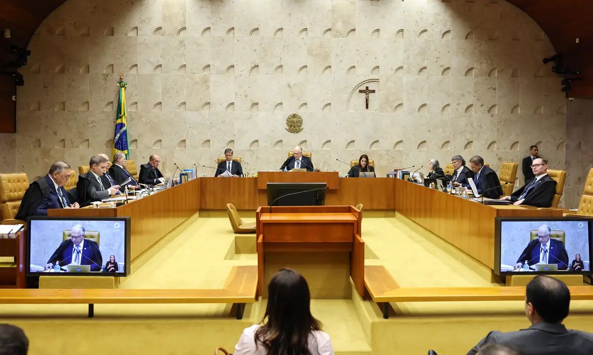 Sessão extraordinária do STF analisa relatório da PF envolvendo Moraes e Vorcaro