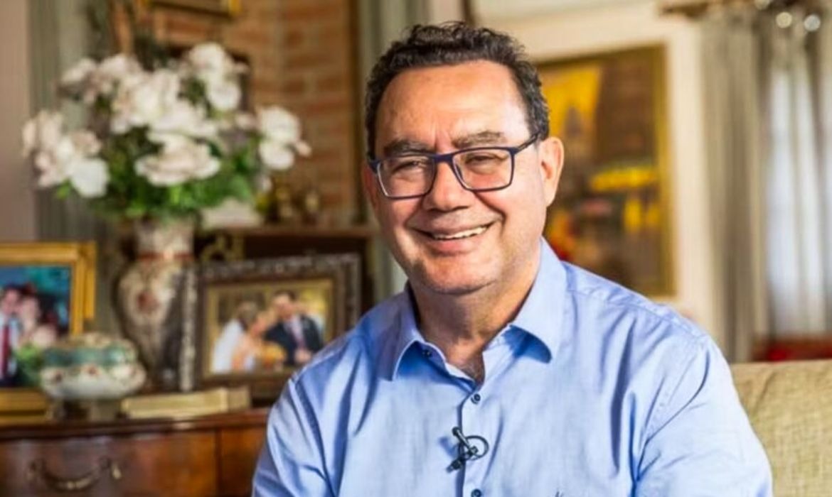 Augusto Cury propõe medidas contra feminicídio e violência à mulher